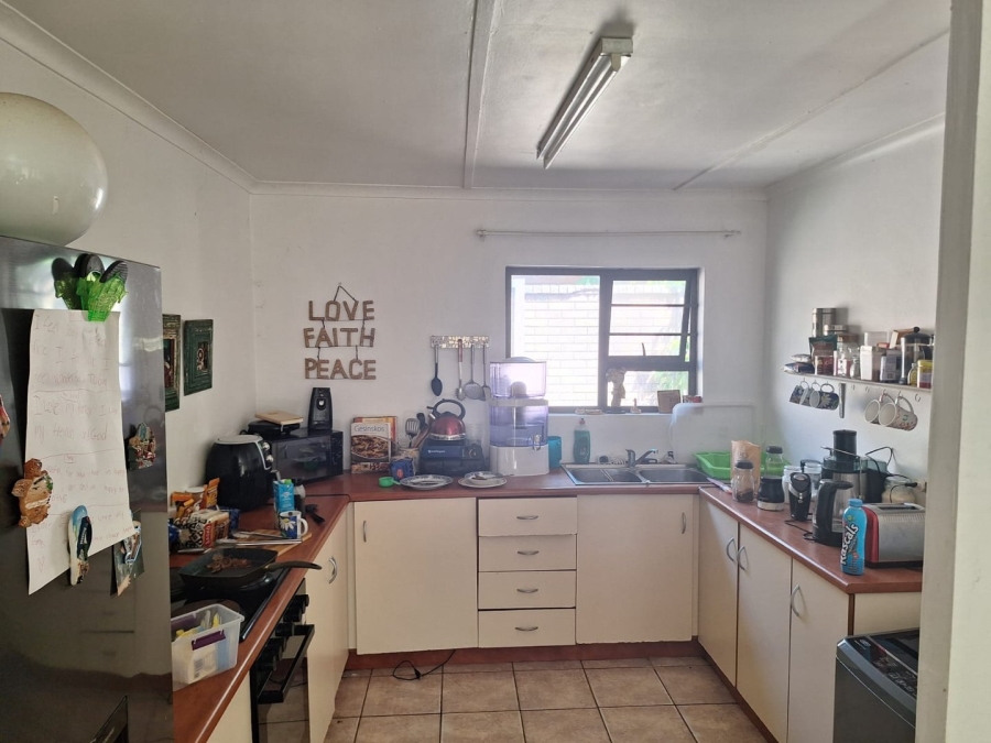 6 Bedroom Property for Sale in Gonubie Eastern Cape